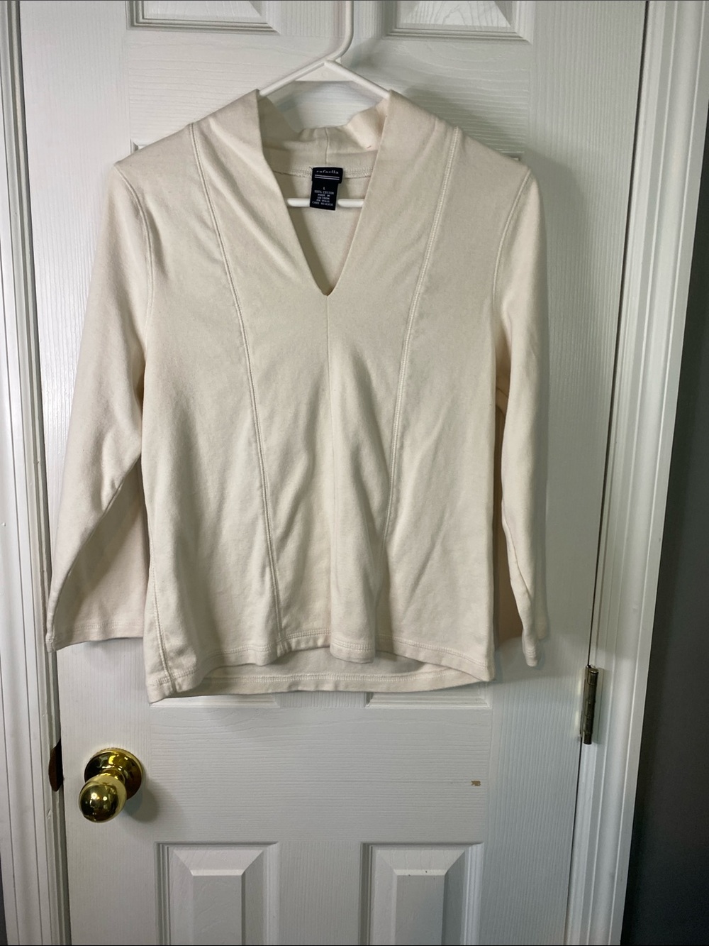 Rafaela Cream V-Neck Pullover Blouse Size Large.